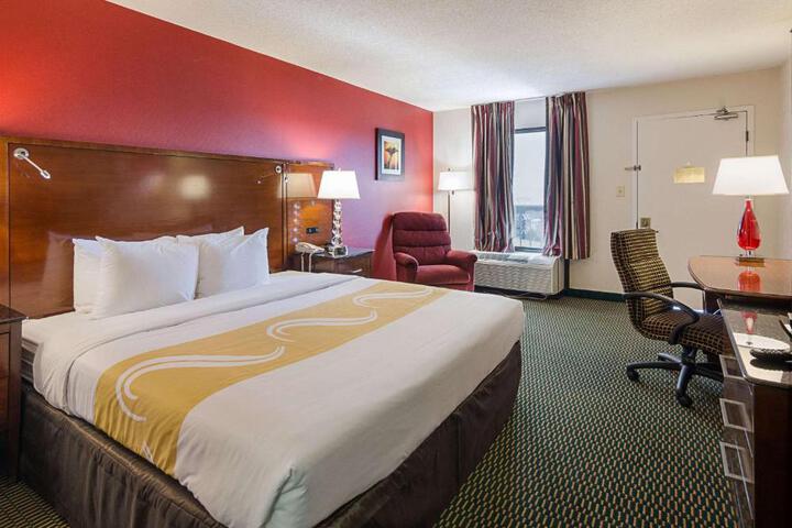 1 King Bed (2 of 3)