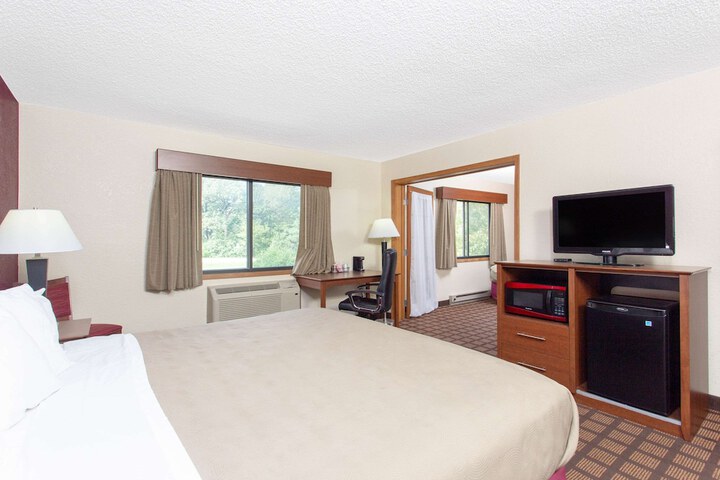1 King Bed (5 of 25)