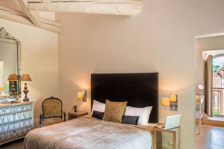 Room 10 of 72