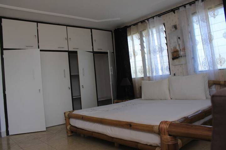 Room 5 of 40