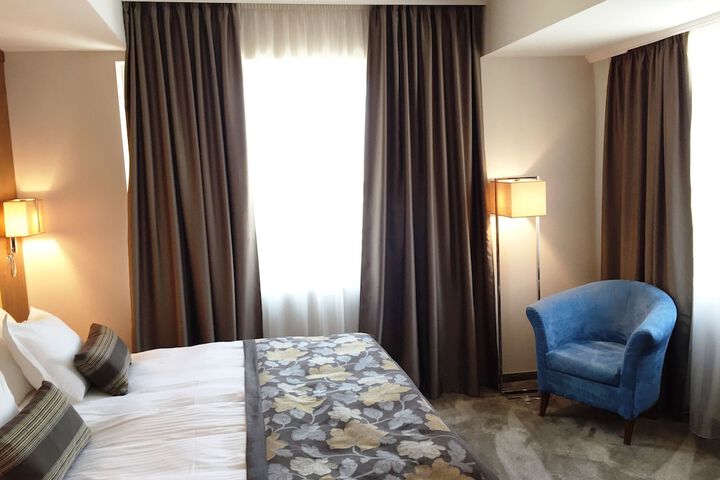 Room 15 of 93