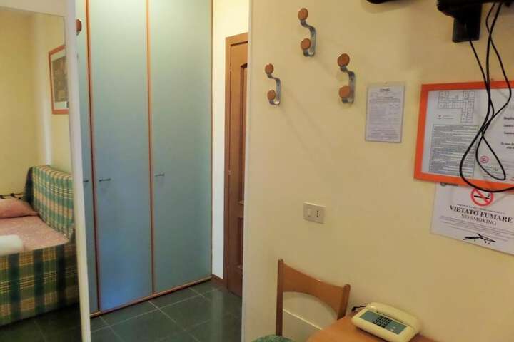 Room 5 of 42