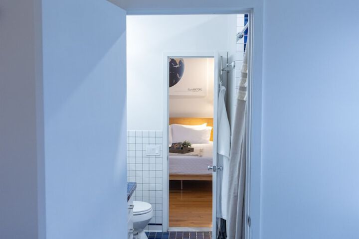 Room 34 of 219