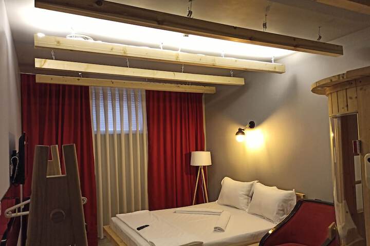 Room 42 of 80