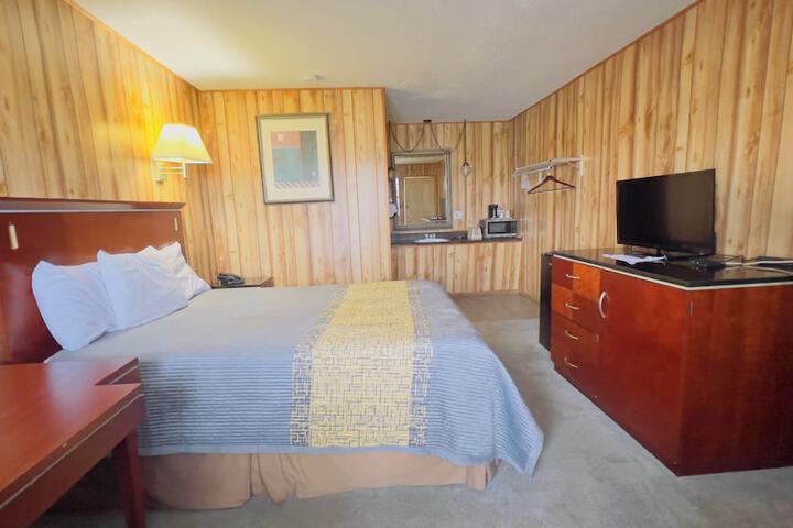 Room 8 of 25
