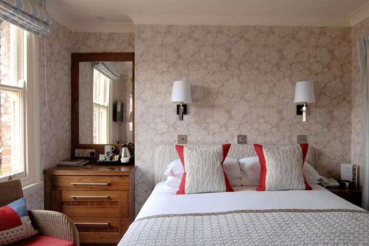 Room 9 of 35