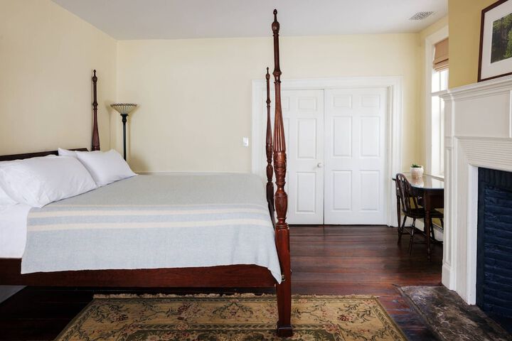Room 11 of 27