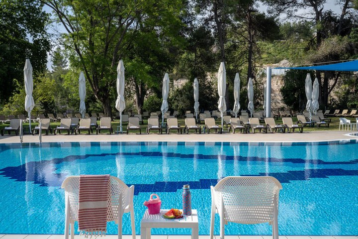 Pools & Facilities