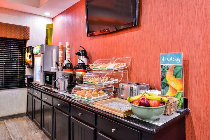 Breakfast/Coffee Service 60 of 65