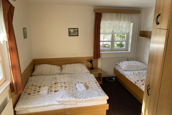 Room 4 of 33