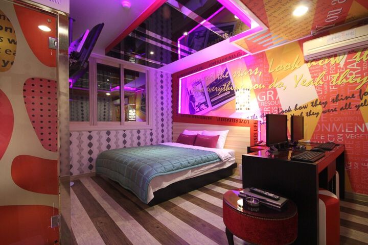 Room 72 of 156