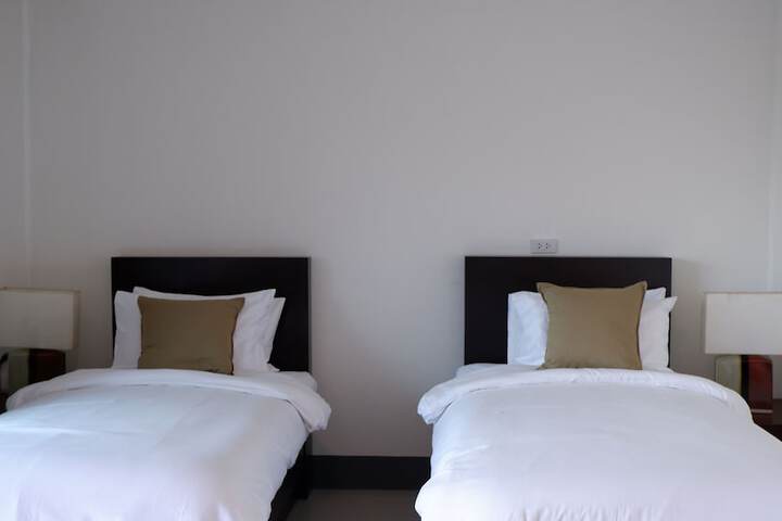 Room 8 of 30