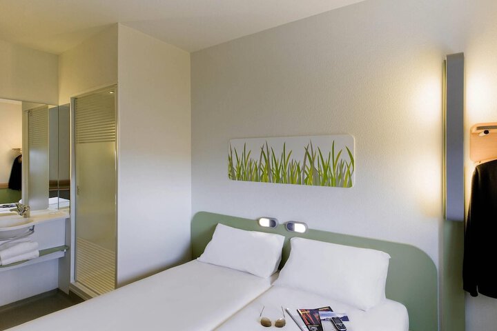 Room 6 of 35