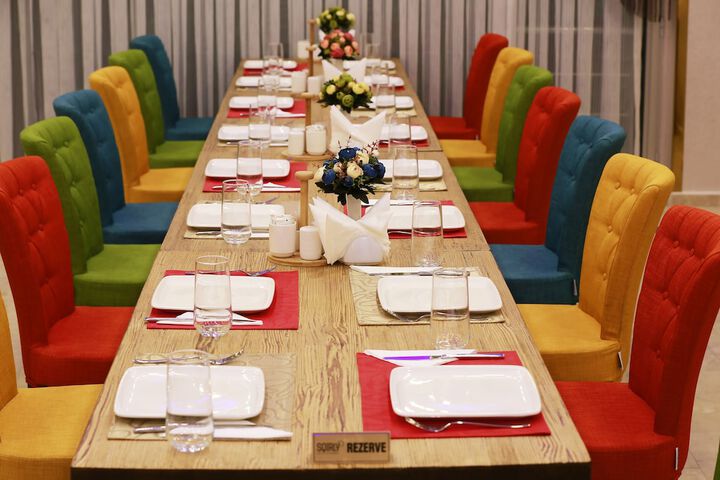 Dining 17 of 19