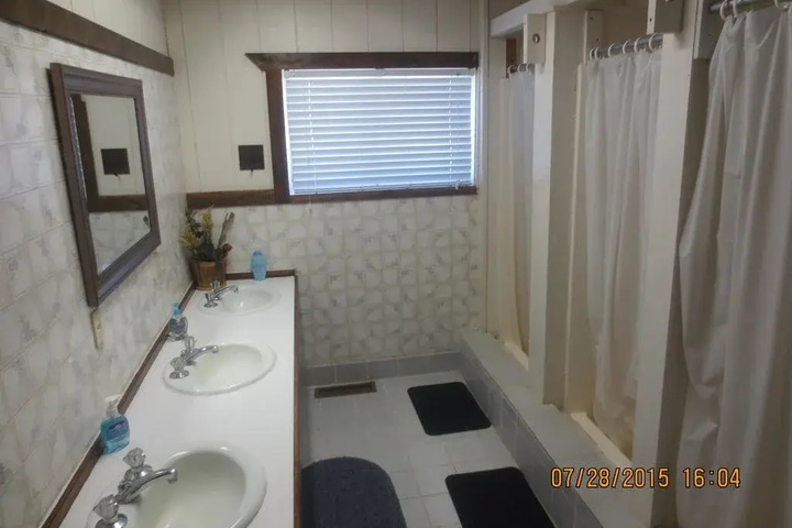 Room 8 of 11