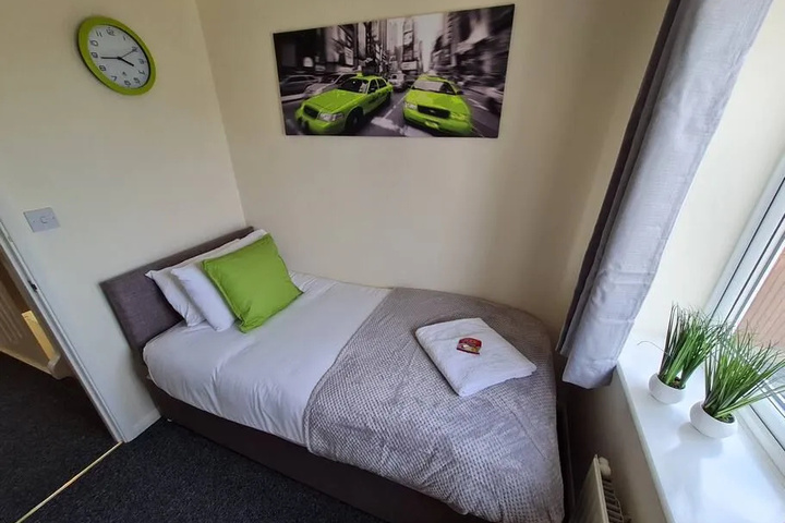 Room 4 of 4