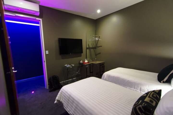 Room 7 of 56
