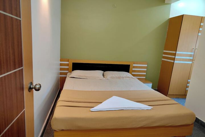 Room 10 of 66