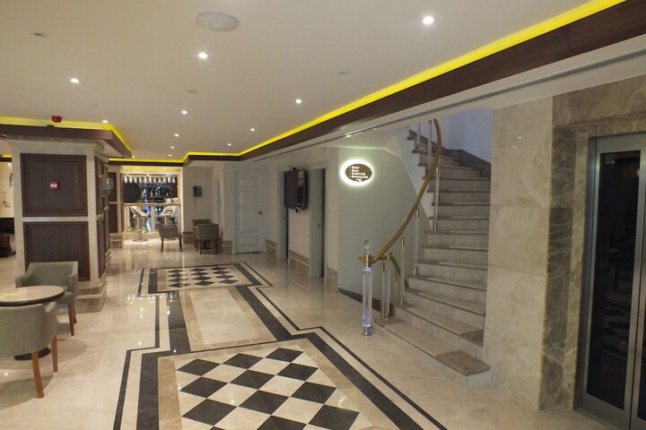 Guest Lobby