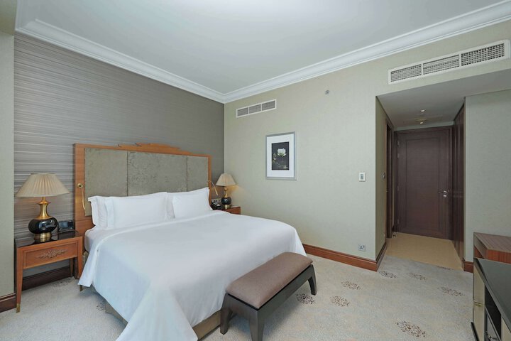 Room 28 of 103
