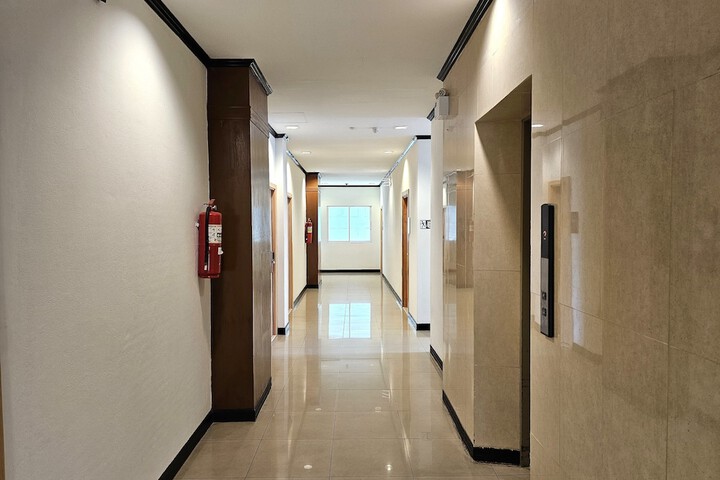 Ballroom/Hall 32 of 40