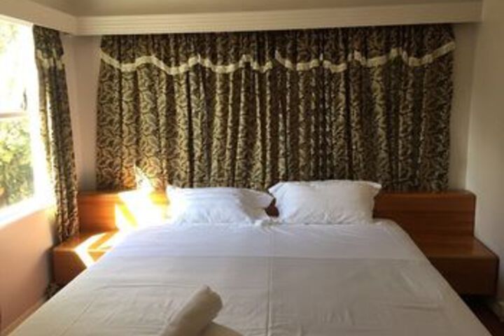 Room 9 of 25