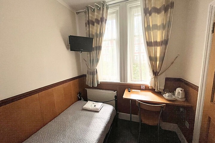 Room 10 of 37