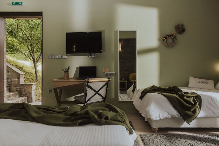 Room 43 of 98