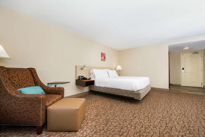 1 King Bed (11 of 15)