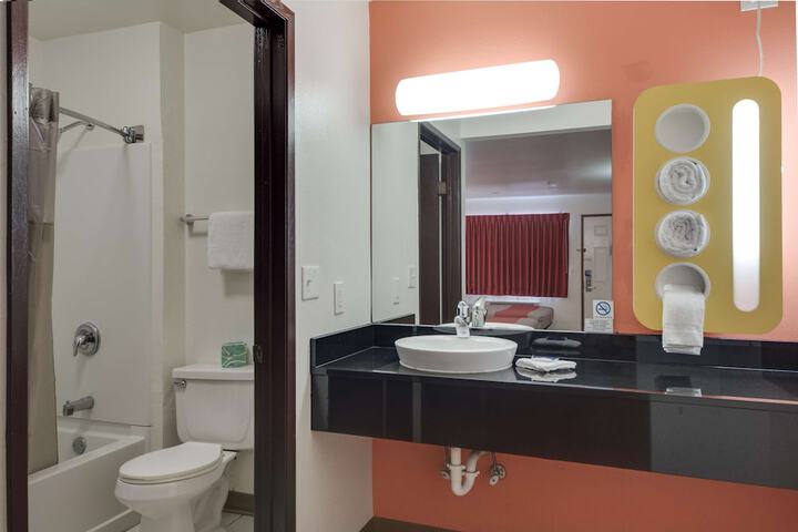 Room 18 of 38
