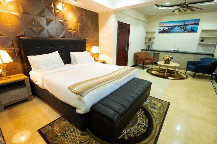 Room 27 of 43
