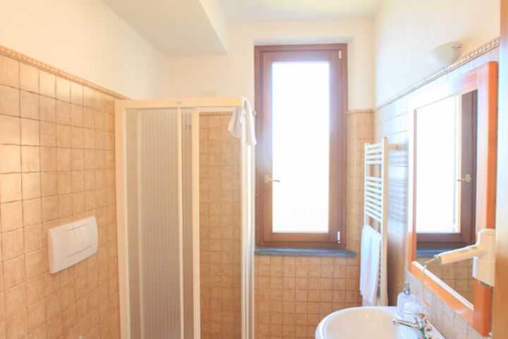 Room 9 of 25