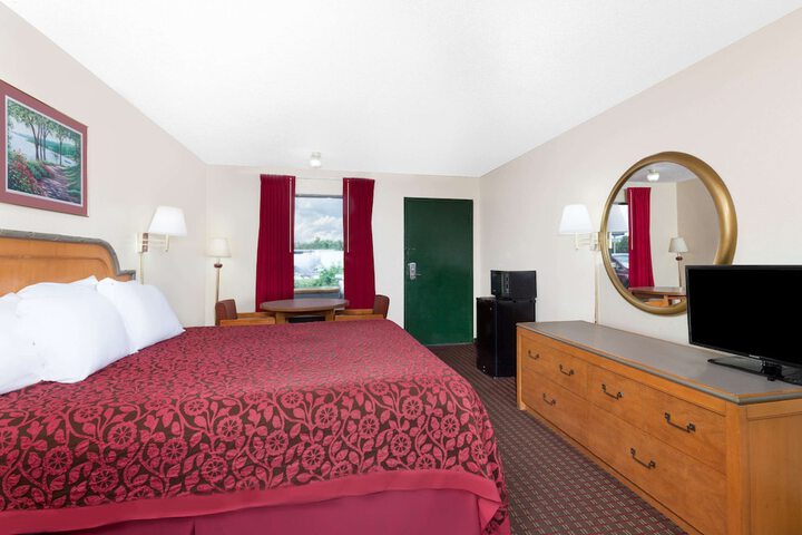 1 King Bed (12 of 12)