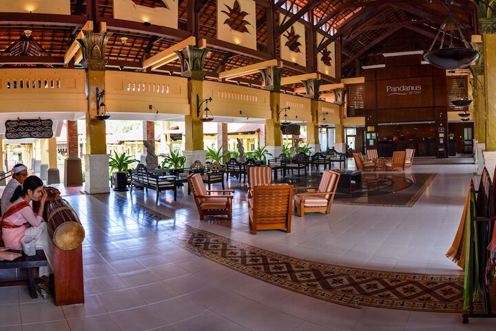 Entrance & Lobby
