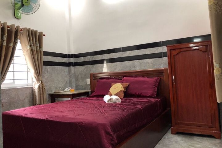 Room 10 of 28