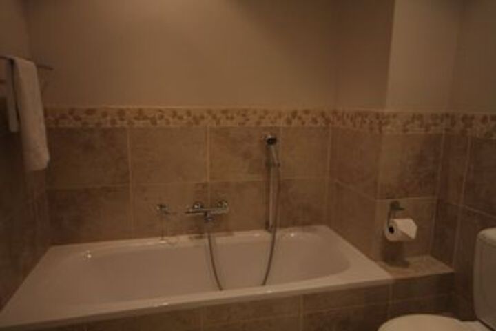 Room 10 of 27