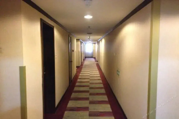 Room 8 of 13