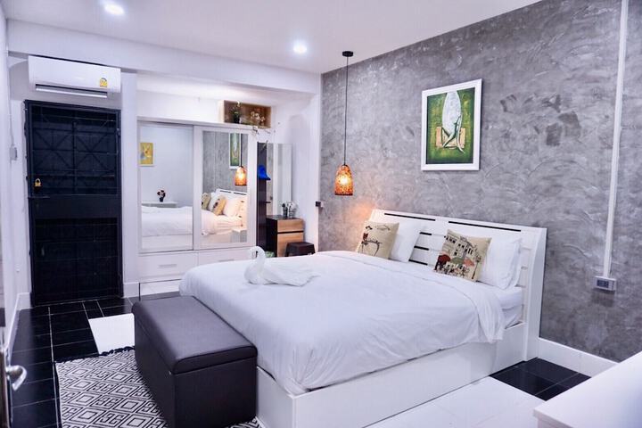 Room 34 of 167