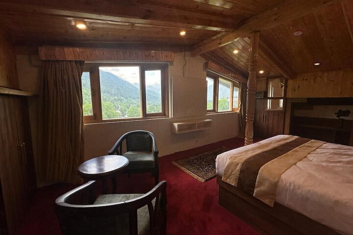 Room 17 of 47