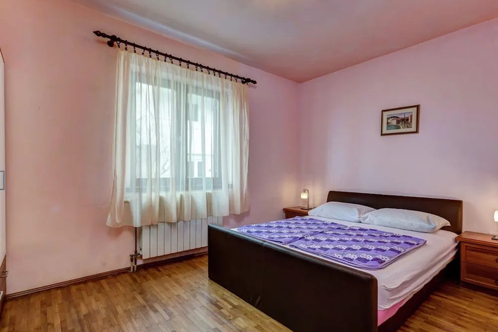 Room 2 of 23