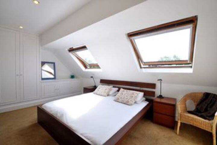 Room 7 of 9