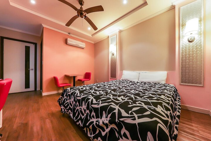 Room 10 of 47