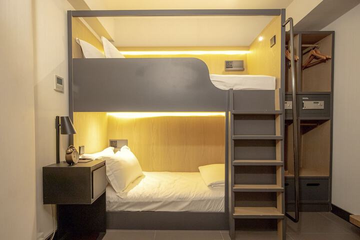 Room 7 of 30