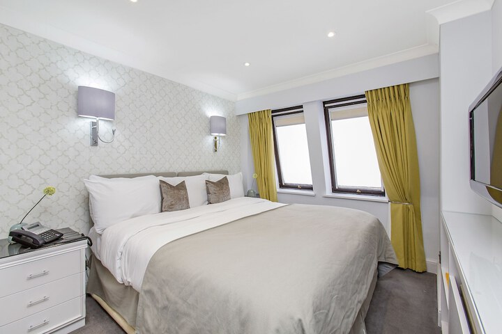 Room 8 of 181