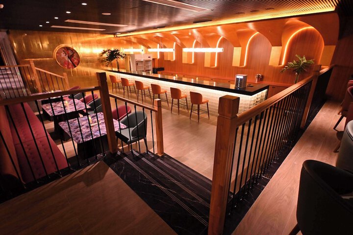 Lounge 40 of 43