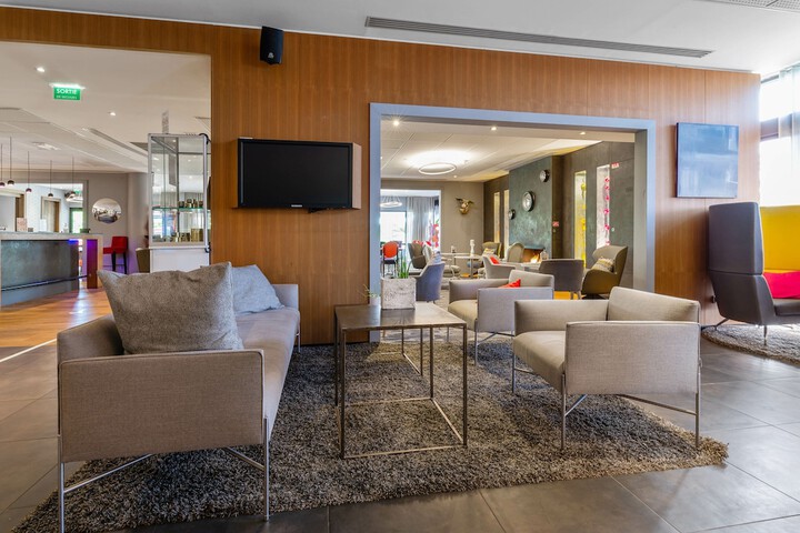 Entrance & Lobby