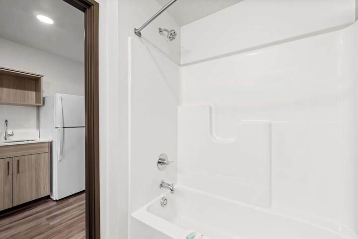 1 Queen Bed Suite (5 of 22)