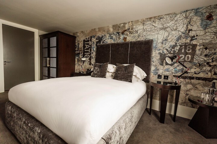 Room 17 of 60