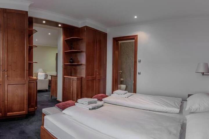 Room 16 of 84