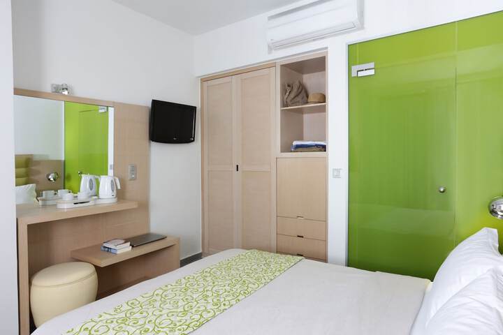 Room 13 of 197